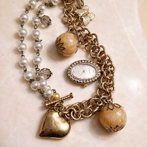 Elegant Gold and Pearl Women's Bracelet